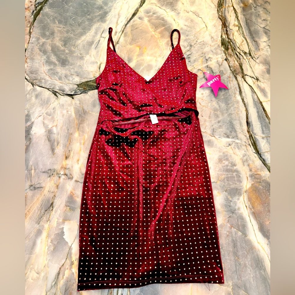 Speechless brand. Size medium. Never worn w/ tags. Perfect condition!
